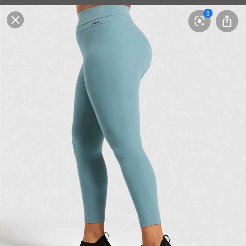 Whitney Simmons GYMSHARK leggings
